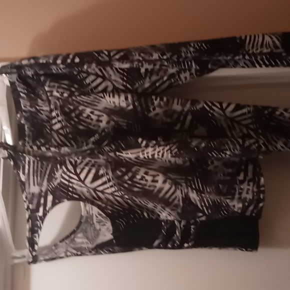 Womens 2 piece work out - Picture 2 of 2